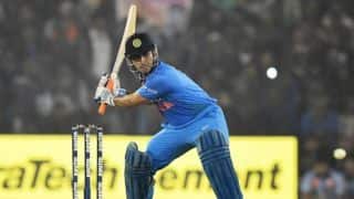भारत के लिए 10,000 वनडे रन बनाने वाले पांचवें खिलाड़ी बने महेंद्र सिंह धोनी